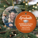 Photo Studenten Gratulerar Orange White och Silver Julgransprydnad Keramik<br><div class="desc">Minneshögtidlighålla student prestation med en anpassningsbar fotofilm och en vit runt studenten julprydnad. Bild och all text är enkla att anpassa. Ta med alla favoritcitat, motiveringsordspråk, namn och examen i skolan, grattisar, tack vare mamma och pappa, eller något annat budskap som du väljer. OM DU VILL ÄNDRA BAKGRUND ELLER TEXT-FÄRG...</div>