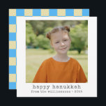 Photo Typewriter Retro Blue Checkerboard Hanukah Julkort<br><div class="desc">Lycklig Hanukkah | Fotokort för minimal skrivmaskin med Checkerboard Mönster i blått på baksidan</div>