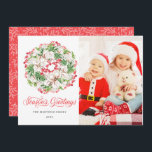 PHOTO Winter WAND Helgdag Flat julkort<br><div class="desc">Ditt familjefoto finns på högerna. En modern vit poinsettia,  kulliga och röda bär är till lämnat. Julhälsningar är nedan. Ditt namn och året därpå.</div>