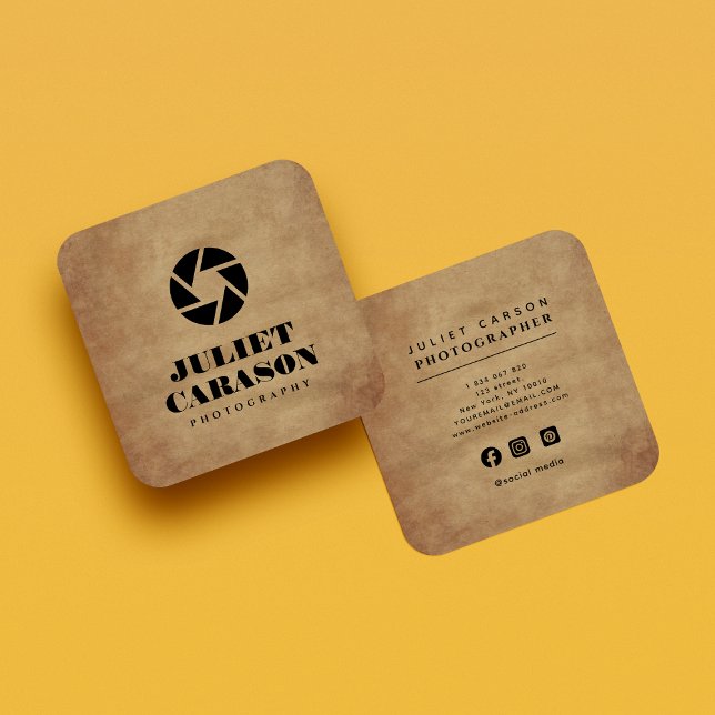 Photography Camera Lens Logo bold Typography  Fyrkantigt Visitkort (Skapare uppladdad)