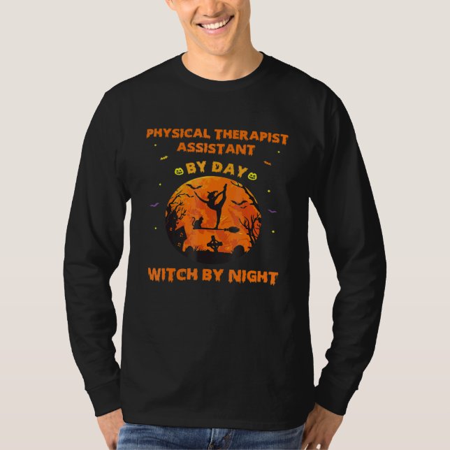 Physical Therapist Assistant By Day Witch By Night T Shirt (Framsida)