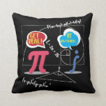 Pi Day 2020 Mathematics Nerd Math Teacher Formula Kudde<br><div class="desc">Roligt,  fysik,  teknisk gåva. Färgstark retrohippiedesign för lärare,  elever,  studenter eller professorer vid en skola eller i universiteten. Perfekt för manar,  kvinnor och barn.</div>
