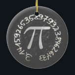 Pi Day PiDay Chalkboard Education Julgransprydnad Keramik<br><div class="desc">Det är inte irrationellt att känna din Pi. Läraren lade ut de mest betydelsefulla siffrorna i Pi:s cirkelform tillsammans med symbolen i krita. Firar Pi Day varje 14 mars, vilket också är Albert Einsteins födelsedag. Tror du att det här bara är en tillfällighet eller är det matemens hemliga makt? Pi...</div>