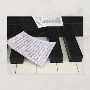 Piano nycklar med musik vykort