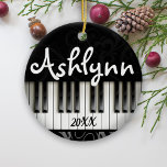 Piano Tangentbord Personlig Pianist Musician Gift Julgransprydnad Keramik<br><div class="desc">Anpassa piano tangentbord-dekoratet med önskat namn och år.</div>