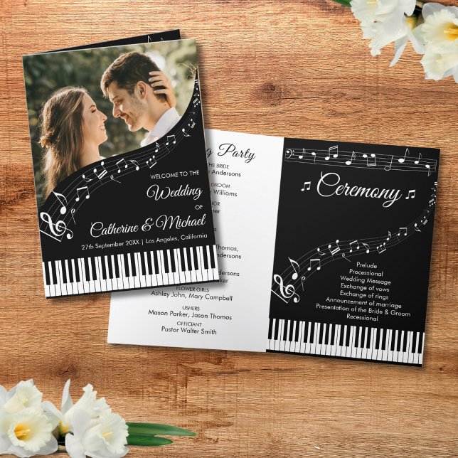 Pianomusiknoter Svart & Vitt Foto Bröllop Program (Flat lay harmonic love classic melody with music themed ceremony wedding program)