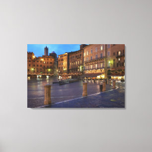 Piazza Del Campo på skymningen, Siena. Canvastryck