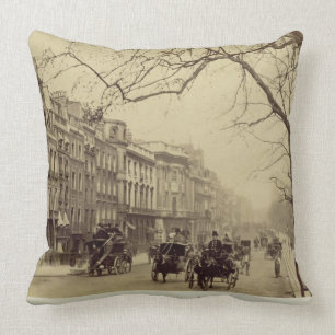 Piccadilly belägen mitt emot öster, (sepiafotoet kudde
