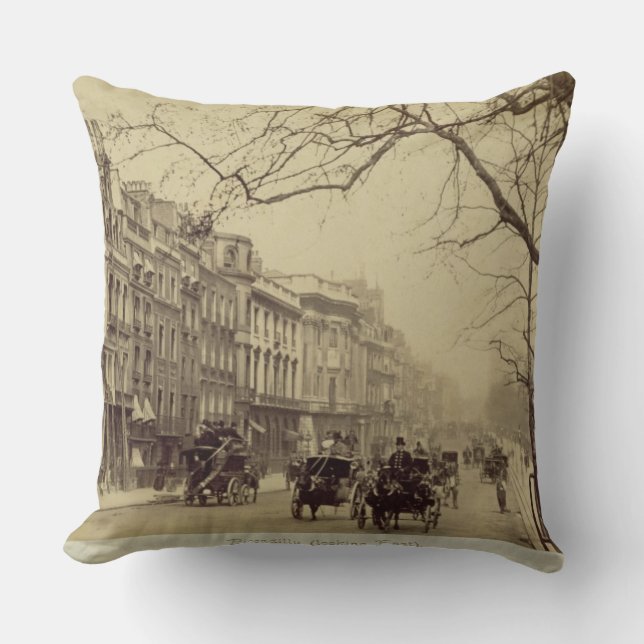 Piccadilly belägen mitt emot öster, (sepiafotoet) kudde (Framsida)