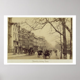 Piccadilly belägen mitt emot öster, (sepiafotoet) poster