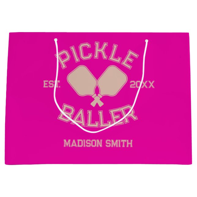 Pickle Baller Pickleball Collegiate Typography (Framsidan)