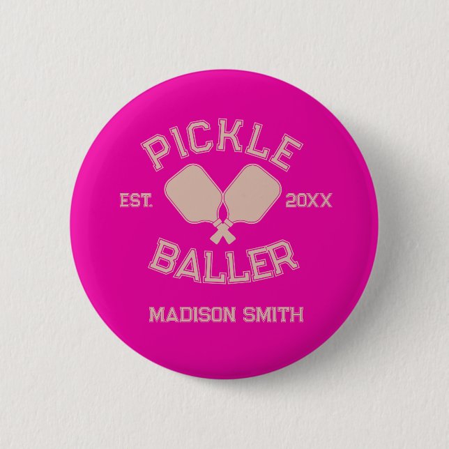 Pickle Baller Pickleball Collegiate Typography Knapp (Framsida)