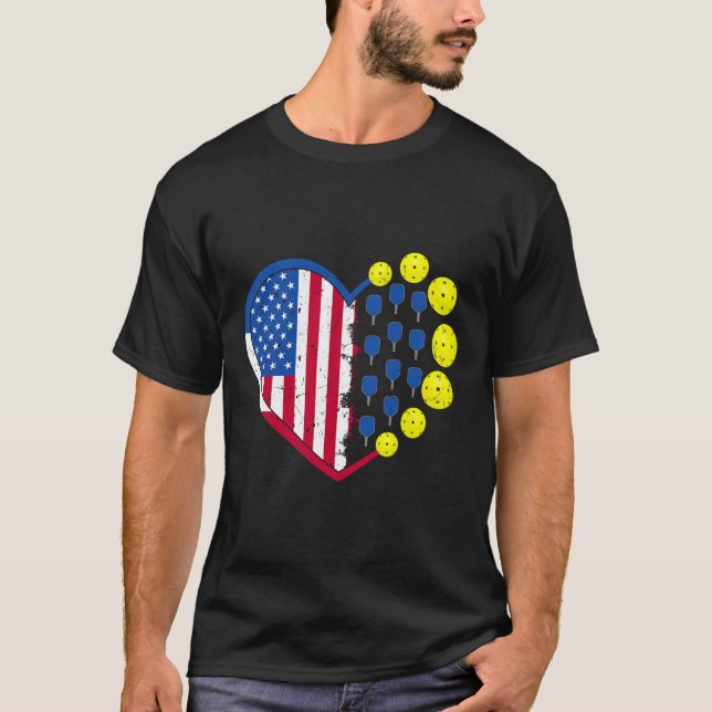 Pickleball Boll med amerikanskt Flagga 4:e T Shirt (Framsida)