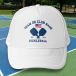 Pickleball Club Team USA American Flag Custom Keps<br><div class="desc">Stand out on the pickleball court with this stylish hat featuring crossed pickleball paddles, the United States Flag and your custom text. Personalize it easily to include your club name, team name, city, or any wording of your choice. You can also change the font and paddle colors - just click...</div>