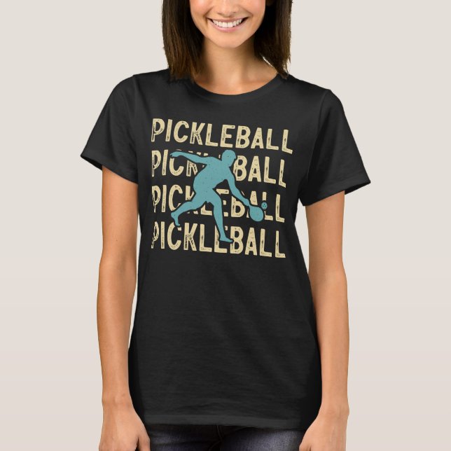 Pickleball fem gånger med en spelare som träffar b t shirt (Framsida)