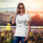 Pickleball Gal Queen of the Court T Shirt<br><div class="desc">Ja, det finns en drottning av pickleball i ditt liv som skulle njuta av den här roligten som en gåva. Ja - drottning av Pickleball Court med mycket glam och lite glitter med ro guld bakgrund och personlig med hennes namn. Alla designfrågor, skicka bara ett e-postmeddelande till charmdesignstudio@rcn.com så hjälper...</div>