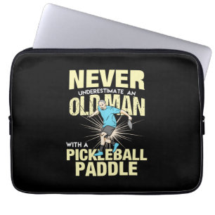 Pickleball - Gammal Man Med En Pickleball-paddel Laptop Fodral