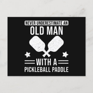Pickleball Gift underskattar aldrig en gammal man Vykort