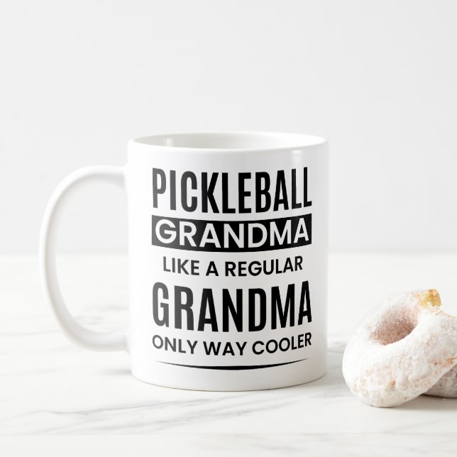 Pickleball Grandma som en vanlig mormor Kaffemugg (Med munk)