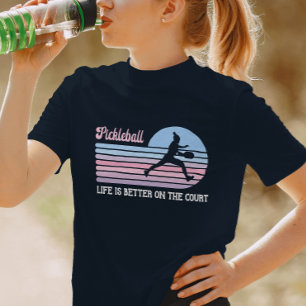Pickleball Life är bättre för domstolen Retro T Shirt