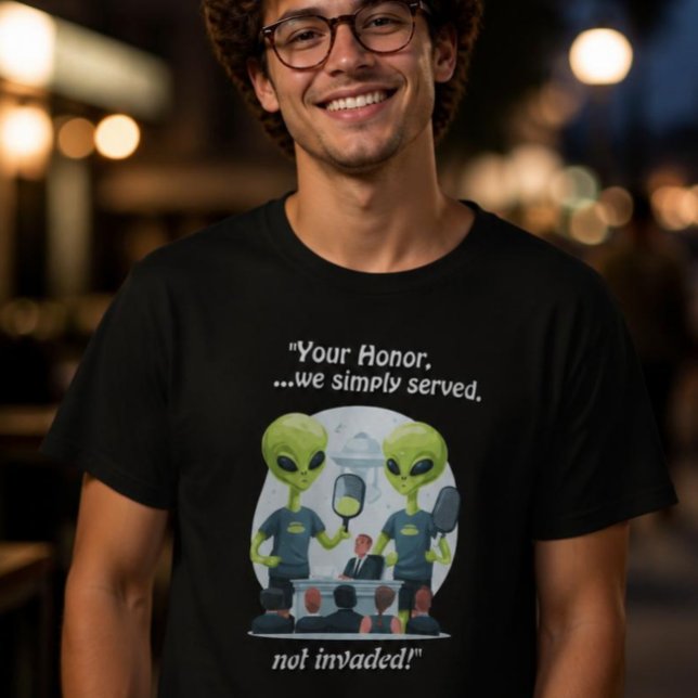 Pickleball med utomjordingar Rolig T-shirt (Skapare uppladdad)