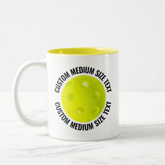 Pickleball & Medium Text GUL 11oz Anpassad Två-Tonad Mugg (Vänster)
