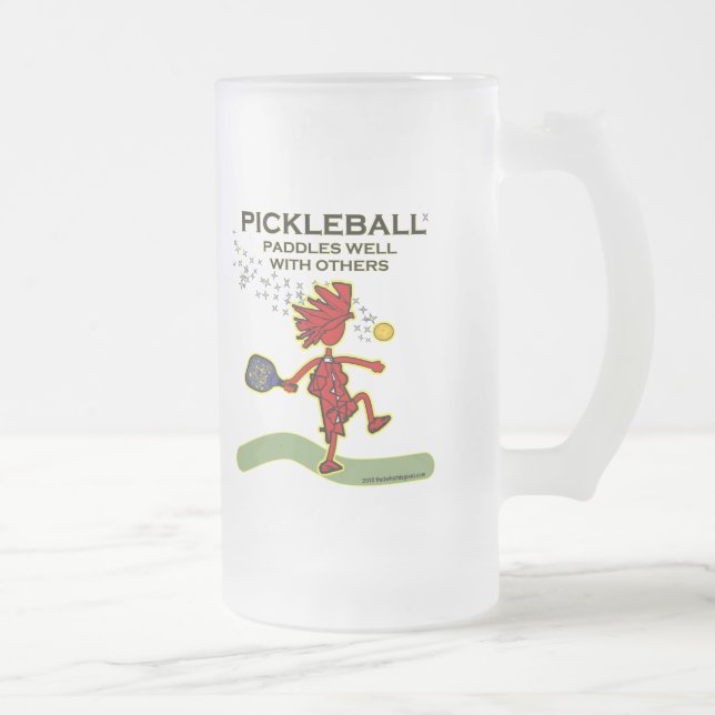 Pickleball paddlar väl med andra frostat ölglas (Höger)