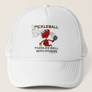 Pickleball paddlar väl med andra truckerkeps