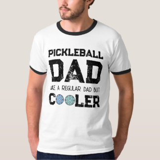 PICKLEBALL PAPPA LIKT EN VANLIG PAPPA MEN COOLARE  T SHIRT
