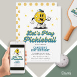 Pickleball Party Funny Pickleball Tecknad Mascot Inbjudningar<br><div class="desc">En roligt till nästa pickleball party. Utformningen har en lustig tecknad för återfyllnadsplocken med en sockel och orden "Låt oss Spela upp Pickleball" i ett roligt-teckensnitt. Lägg enkelt till all information om anpassningsbar party. Underbar för en vuxen eller barn pickleball födelsedagsfest, plockleball helg-insamling, komma undan eller vardaglig roligt. Pickleball -...</div>