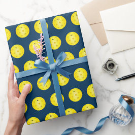 Pickleball Player Gult Pickle Boll har mönstrats Presentpapper