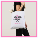 Pickleball Player Monogram Namn Paddles Tygkasse<br><div class="desc">Pickleball Gal förtjänar sannerligen en väska som berättar historien - hon spelar och "bran livet" gör påstående för henne. Hennes initialer / monogram på paddlarna och hennes namn på grund. Roligt och unik. För dig själv eller gör en underbar gåva. Alla designfrågor, skicka bara ett e-postmeddelande till charmdesignstudio@rcn.com så hjälper...</div>