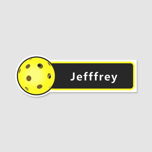 Pickleball Player Yellow Ball Black Personalized Namnbricka (Framsida)