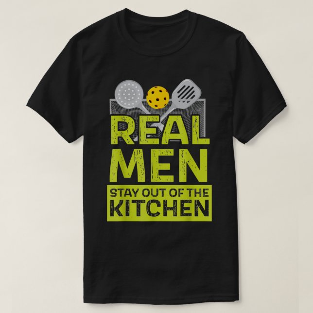 Pickleball Real Men Stay Out Of The Kitchen Pickle T Shirt (Design framsida)