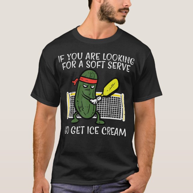 Pickleball Söker Mjuk Serverad Glass T Shirt (Framsida)