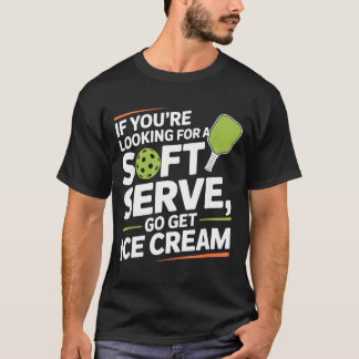 Pickleballspelare som söker en mjuk servering gå o t shirt