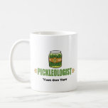 PICKLEOLOGIST Funny Pickle Älskare Kaffemugg<br><div class="desc">LOOVE-plockarna? Känner du nån som LOOVES-plockar? Då är det här perfekten för dig! Utformningen har officiellen PICKLEOLOGIST tillsammans med en stor burk av yoghurna. Oavsett om du äter plocklar i kärlek, konserverar plockar i burk, säljer ditt favoritplockrecept eller säljer plockar, kärlekar du den här designen. Det räcker för att få...</div>