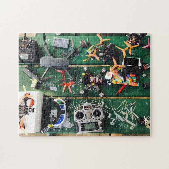 Picknickbord med surr och grafitti pussel (Horisontell)