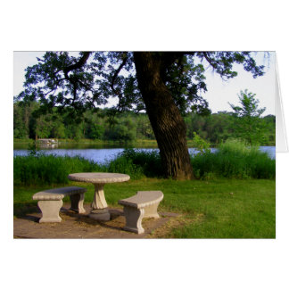 Picnic bord sommarlunch nära floden hälsningskort