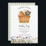 Picnic Kid Birthday Bjud Gingham-blommor Julkort<br><div class="desc">Picnic Födelsedagsfest inbjudan, en underbar idé för barn och sommarfödelsedagar. Lägg till anpassningsbarnas ordalydelse i den här designen genom att använda rutorna "Redigera den här designmallen" på objektets höger, eller klicka på den blå "Anpassa den" om du vill ordna texten, ändra typsnitt och färg och även lägga till ytterligare information...</div>