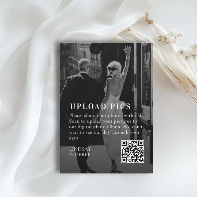 Pics happen! Djärva trendande B&W-foto bröllop  Tilläggskort (Pics happen! Bold Trending B&W-Photo Wedding Enclosure Card)