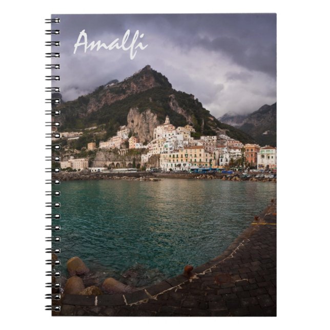 Picturesque Amalfi Kusten, Italien Seaside Town Anteckningsbok Med Spiral (Framsidan)