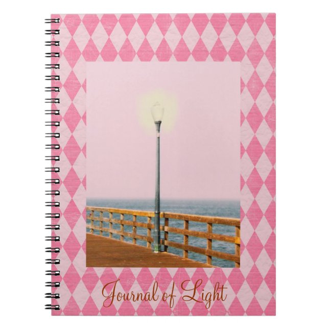 Pier Lamp Post Rosa Argyle Journal Anteckningsbok (Framsidan)