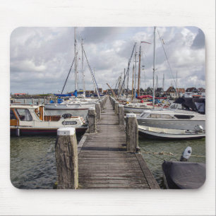 Pier med båtar och yachter i Marken Netherlands Musmatta