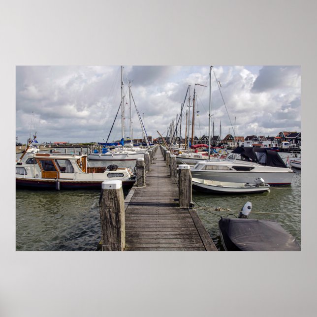 Pier med båtar och yachter i Marken Netherlands Poster (Framsidan)