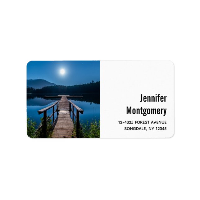 Pier på natten under en hel måndag adressetikett (Framsidan)