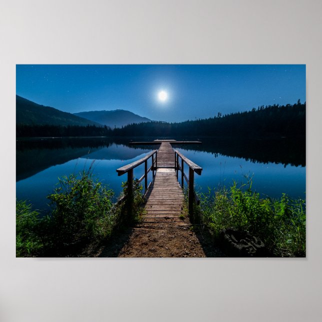 Pier på natten under en hel måndag poster (Framsidan)