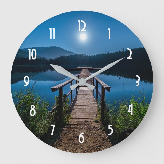 Pier på natten under en hel måndag stor klocka (Framsida)