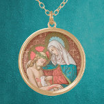 Pieta (SAU 23) Guldpläterat Halsband<br><div class="desc">Mellan öknen från Kor och Entombment blev Kristus djupt bedrövat av Hans mor. Termen Pieta, som härletts från det italienska ord för "synd", ges till den tredje och sista avbildningen av det sörjande BVM. I en Pieta, tar Mary på sig Jesus kropp på hennes knä precis som hon hade lurat...</div>