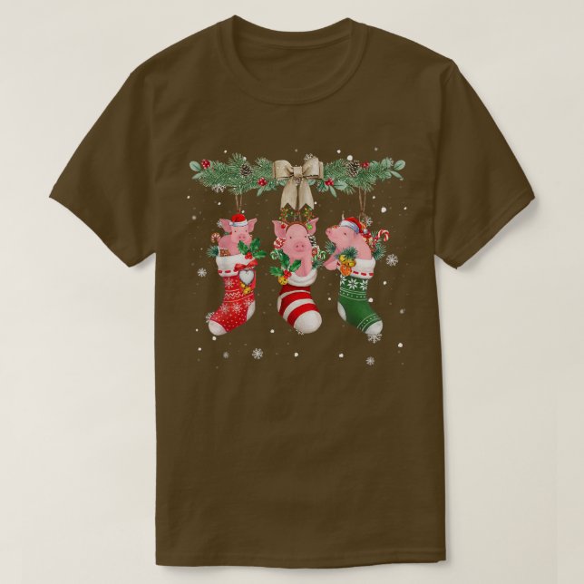 Pig In Christmas Socks - Pig Loves Xmas  T Shirt (Design framsida)